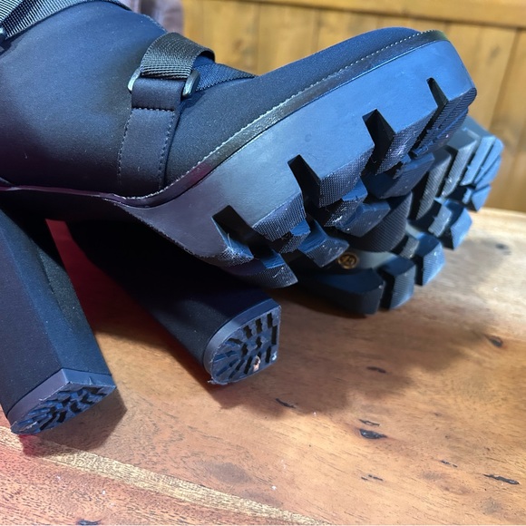 Amazon Black Lace Up Women's Boots - Picture 7 of 7